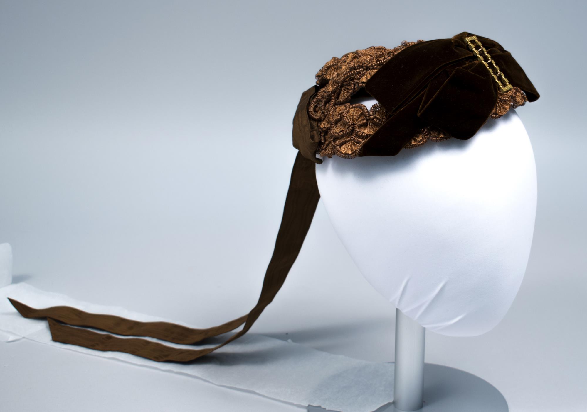 Image of Brown straw hat with brown velvet bow, 1892